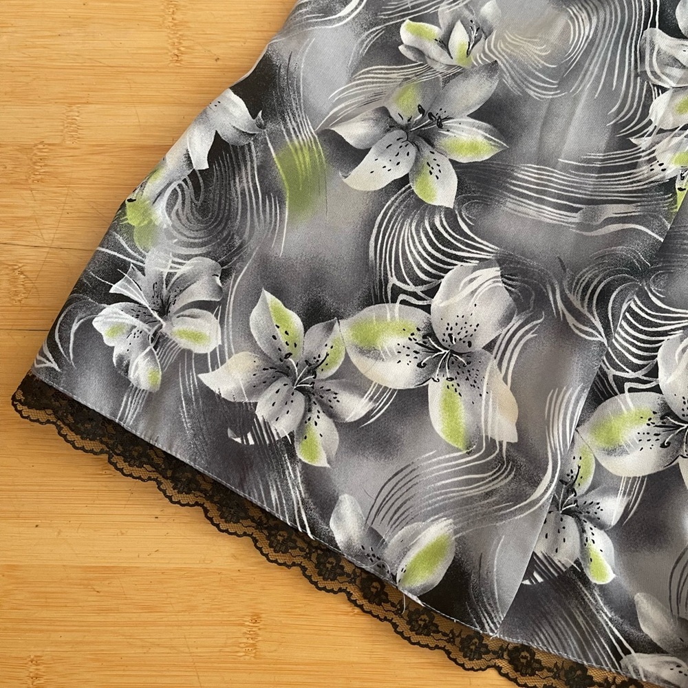 Y2K Floral Print Gray Skirt - Picture 2 of 5